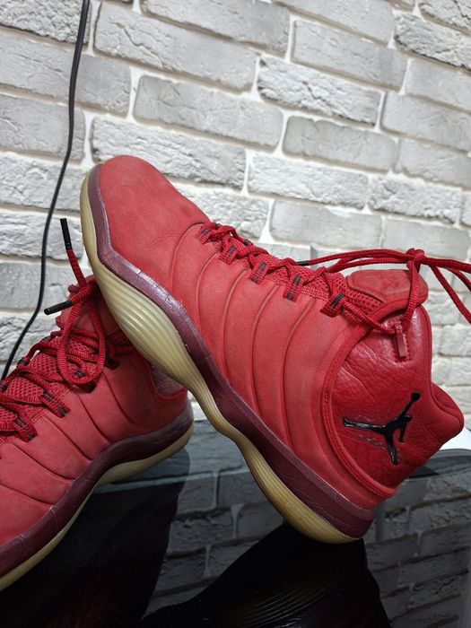 Оригинальные кожаные кроссовки