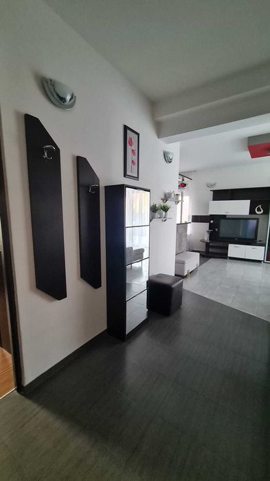 Inchiriez penthouse,2 camere,cart europa/zorilor