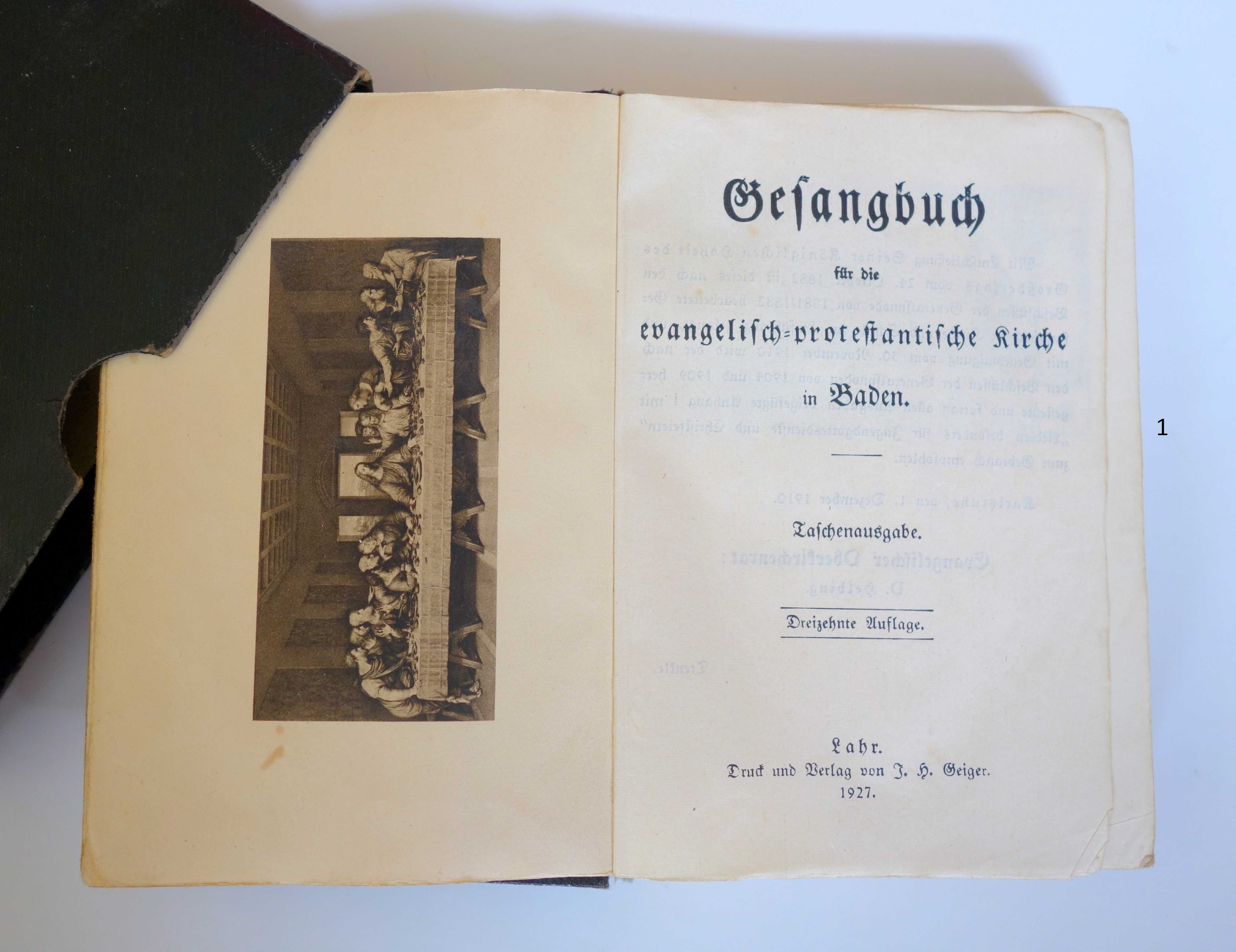 Три книги с химни на немски език