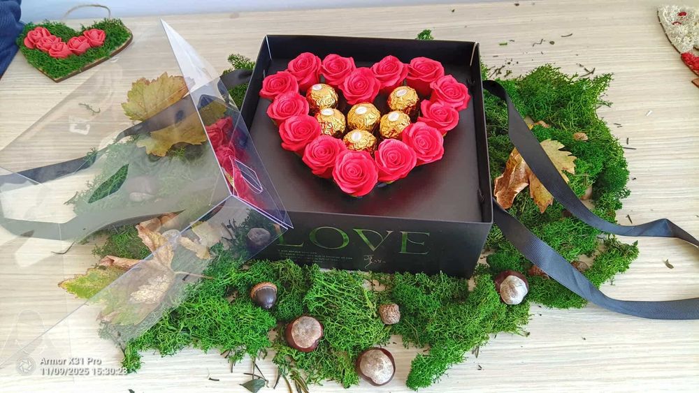 Подаръчна кутия със сапунени рози и бонбони