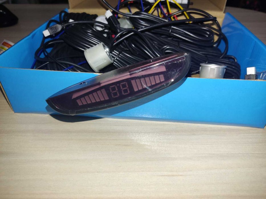 Чисто нов парктроник с 8 сензора и дисплей