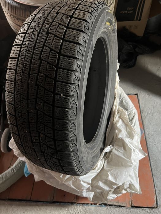 Зимний шины 215/55/17 Иокохома почти новый  Идеальный состоянии