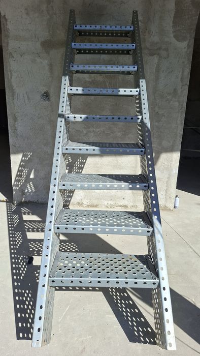 Scarii zincate metalice galvanizate exterioare