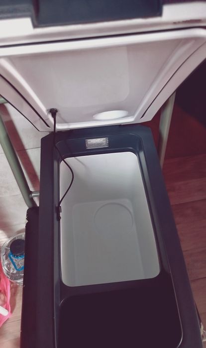 Volltop DC-15F, este o lada frigorifica portabila dotata cu compresor