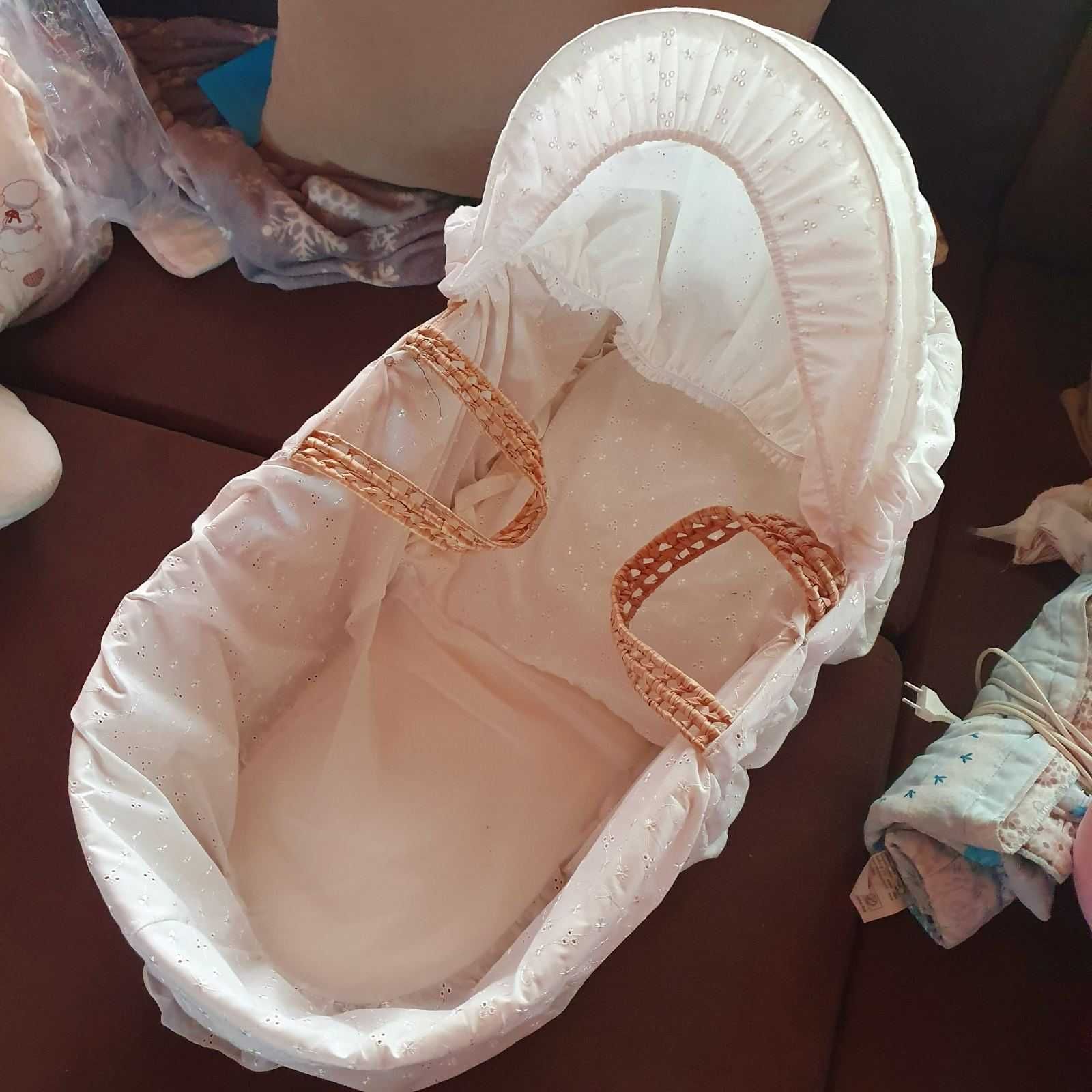 Плетено кошче за бебе от естествени материали