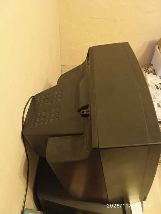 Телевизор SHARP .