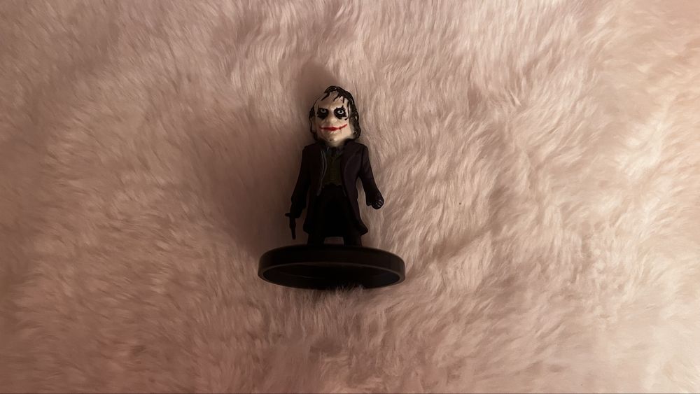 Фигурка Joker.