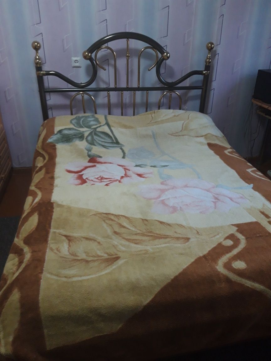 Продается мебель б/у: 2 кресла-кровати, диван, стол и т.п.