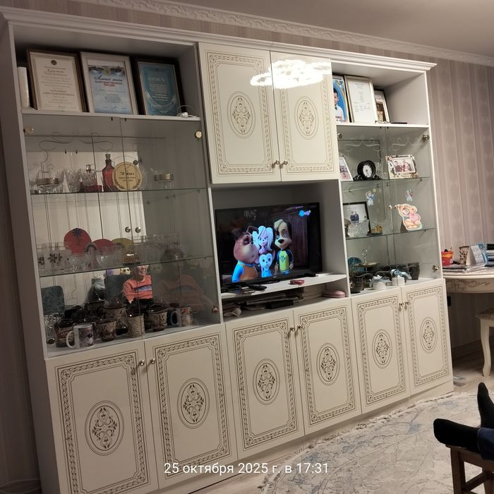 Продам горку стенку в отличном состоянии
