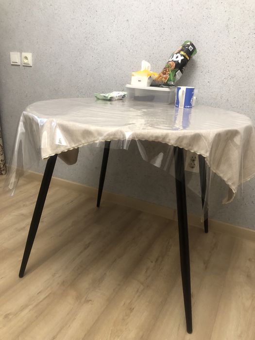 В продаже кухонный стол круглый