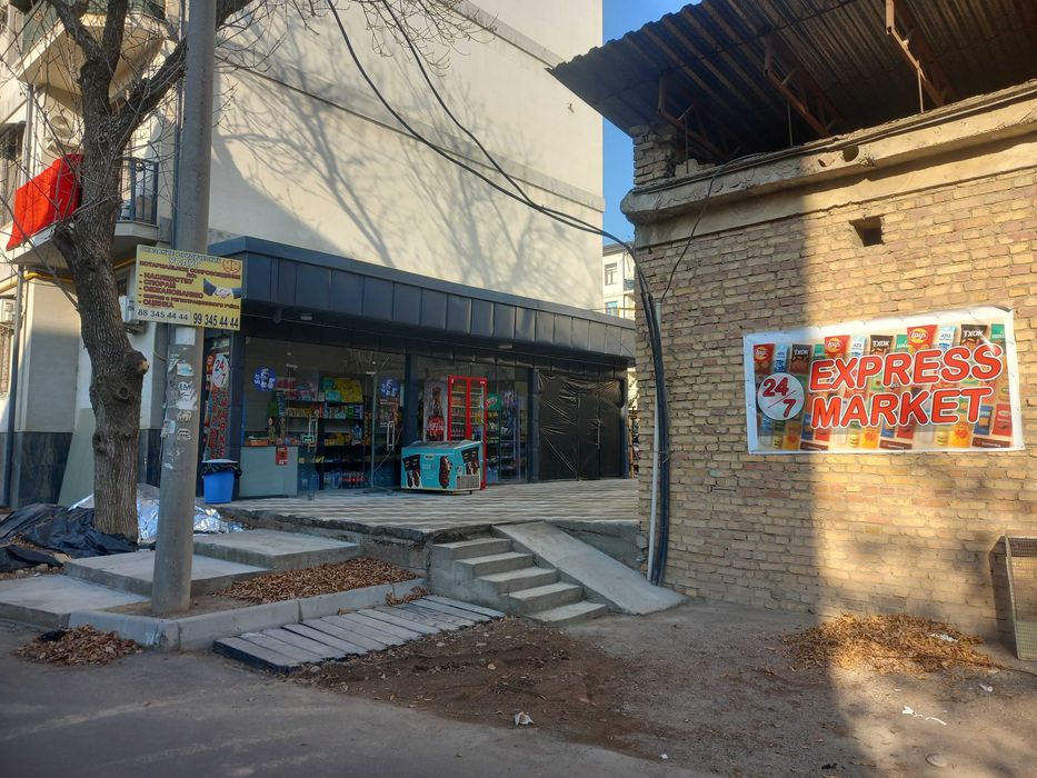 Готовый бизнес продается. Магазин рядом метро Олмос в военном городке.