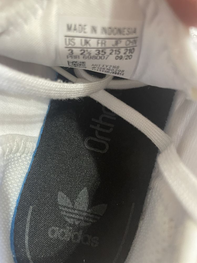 Adidasi Adidas marimea 35, albi, stare foarte buna, material:panza.