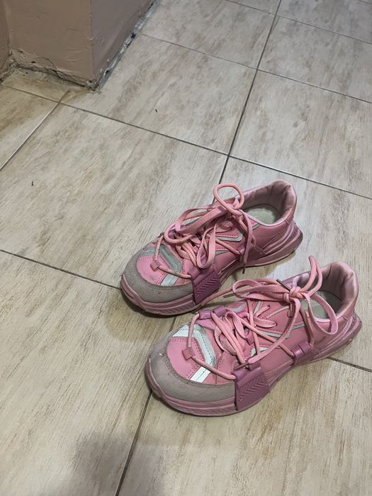 Розови маратонки адски удобни