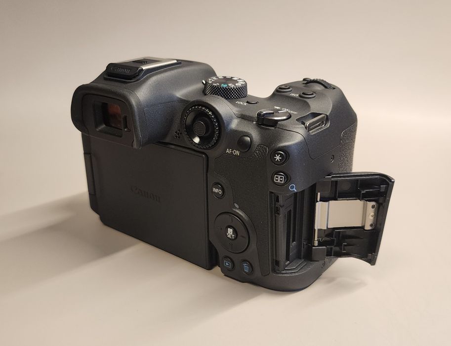 vând/schimb body Canon R7