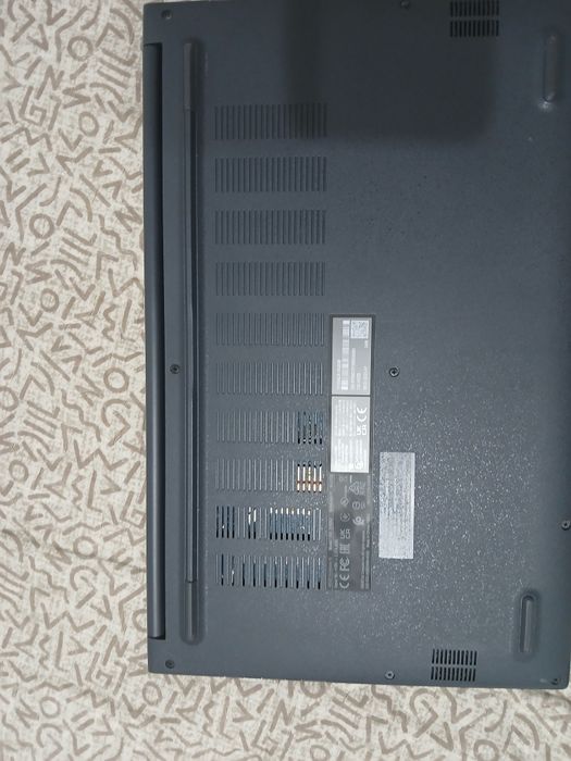 Vând laptop Asus Vivobook 15,mai multe detali în descriere și în pv