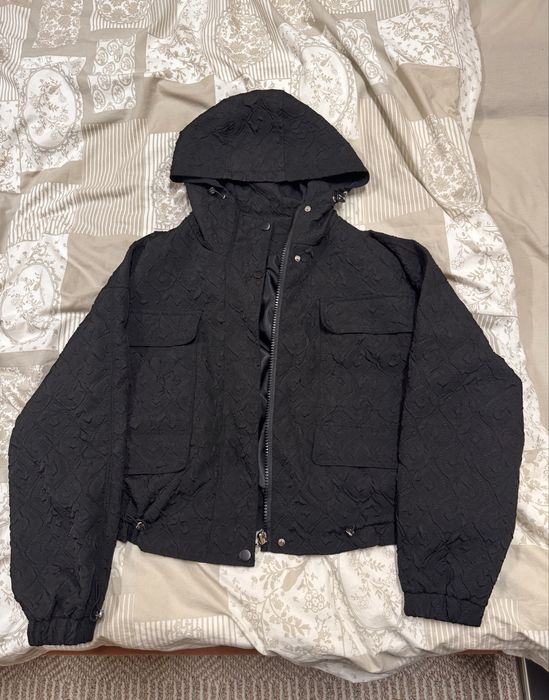 Черная ветровка с большими карманами