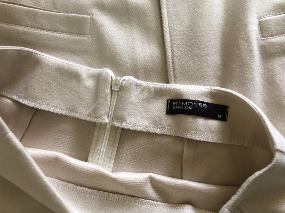 Продается костюм ( жакет с юбкой ).