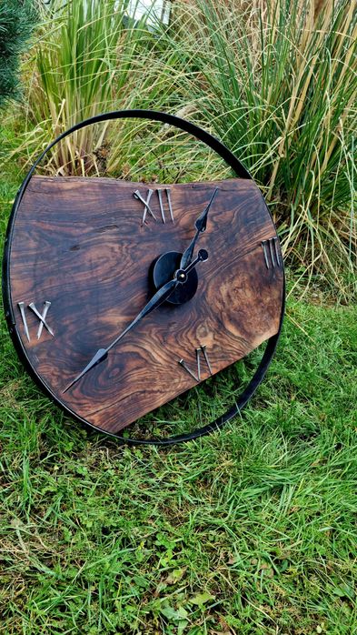 Ceasuri rustice din lemn de nuc si plop bubos