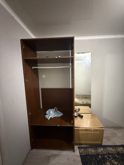 Отдам бесплатно. Шкаф, кровать, диван, прихожка.