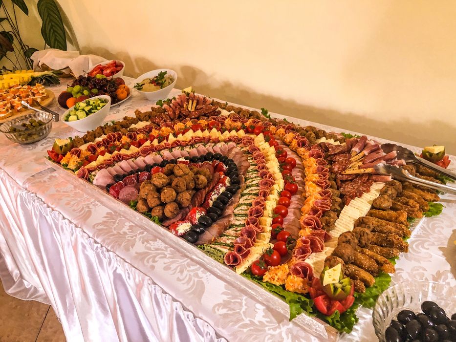 Platouri & Bufet Cu Aperitive Delicioase