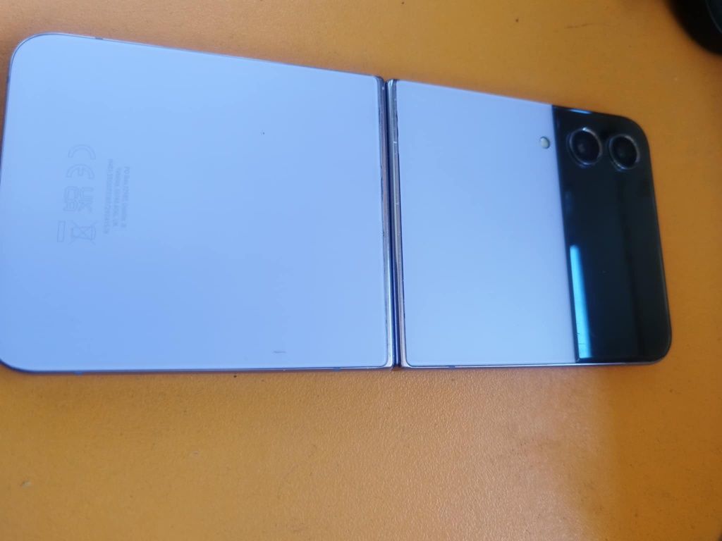Samsung Galaxy Z Flip 4