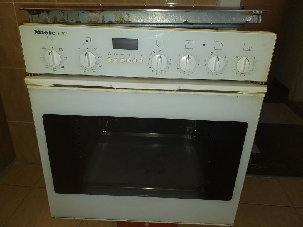 Печка Miele с керамичен  котлон