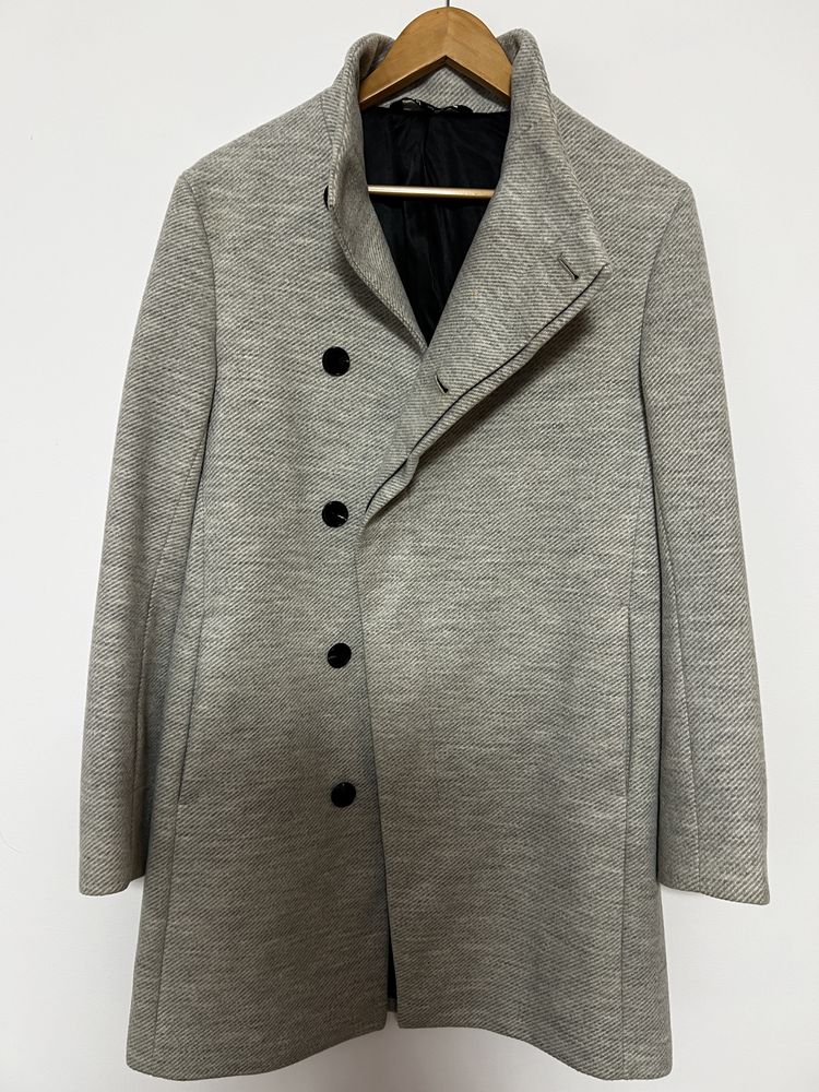 Palton cu structură diagonală / Zara