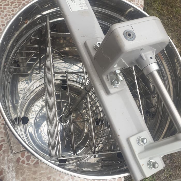 De vânzare centrifugă pentru miere de albine cu două faguri