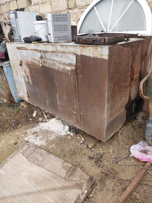 Темір үлкен ящиктер сатылады.