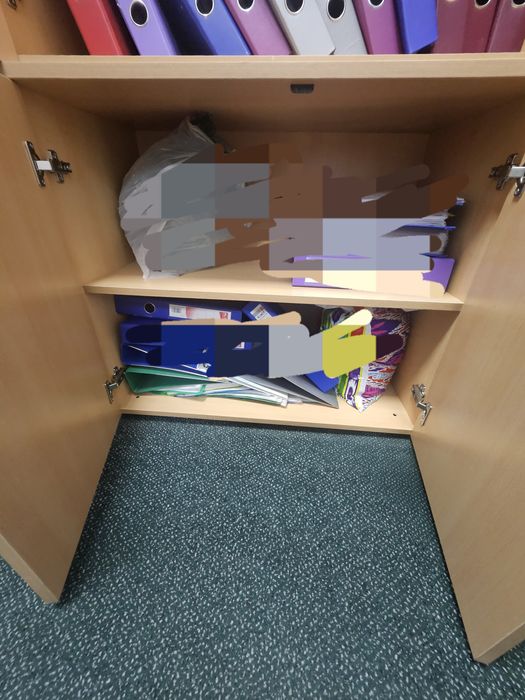 Офисный шкаф с полками