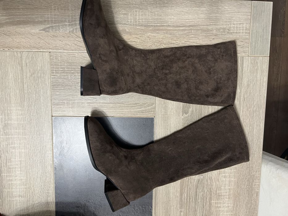 Продавам нови велурени кафяви ботуши