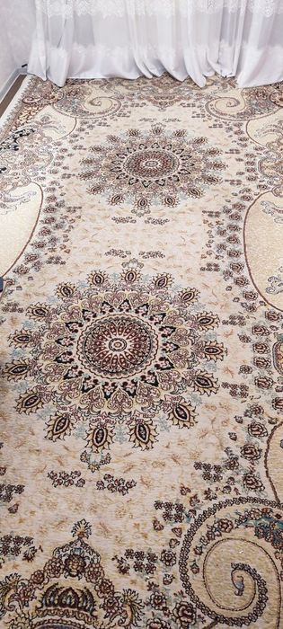 Ковёр в хорошом состояние