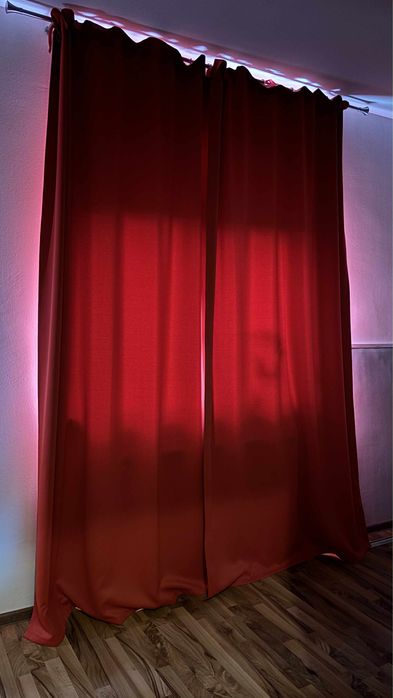 De vanzare draperii rosii