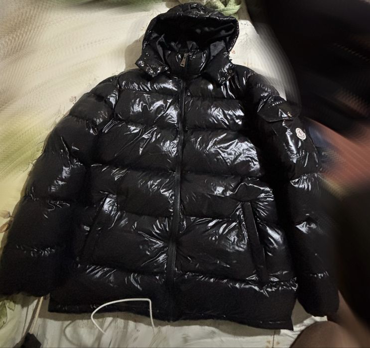 Яке moncler зимно