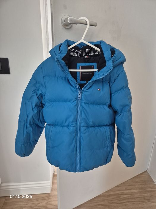 Vând geaca de puf Tommy Hilfiger mărimea 116 in stare foarte buna