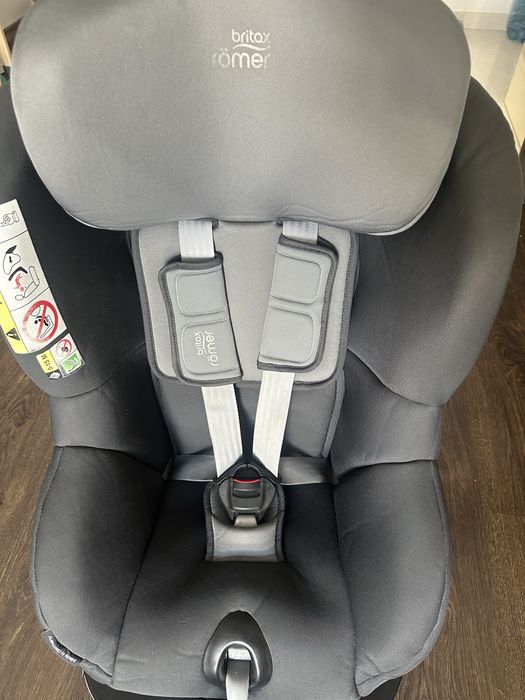 Britax Romer Dualfix i-Size M стол за кола + подложка подарък