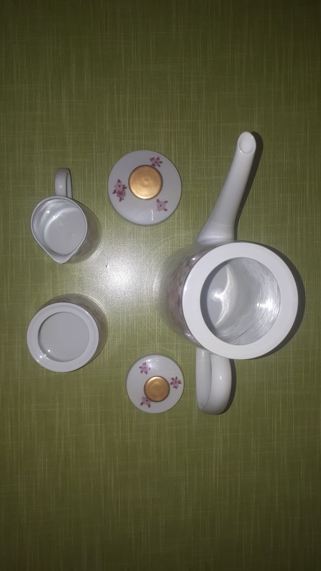 Фарфор костяной ГДР чайник,сахарница и молочник - 15000 тг