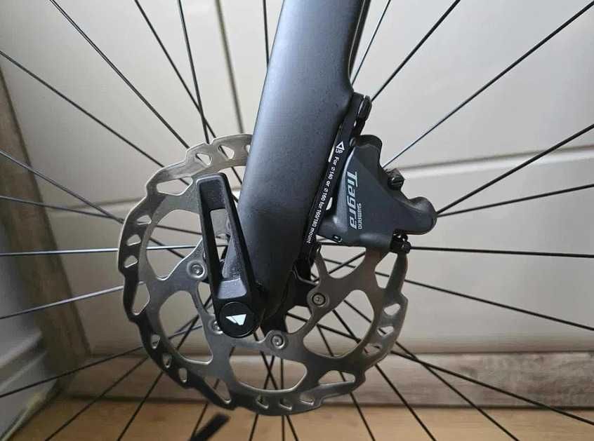 Bicicleta de sosea CANYON Endurace CF 6 + cadou