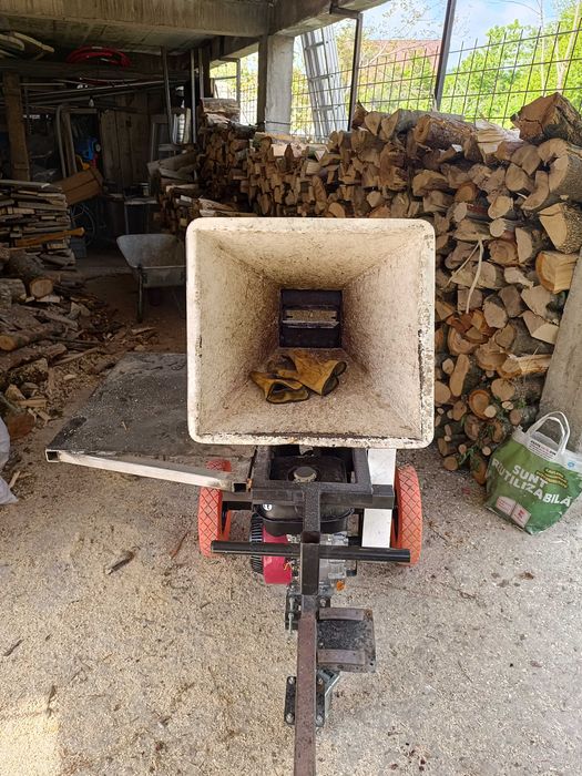 Tocator crengi cu masa detașabilă pentru spart butuci