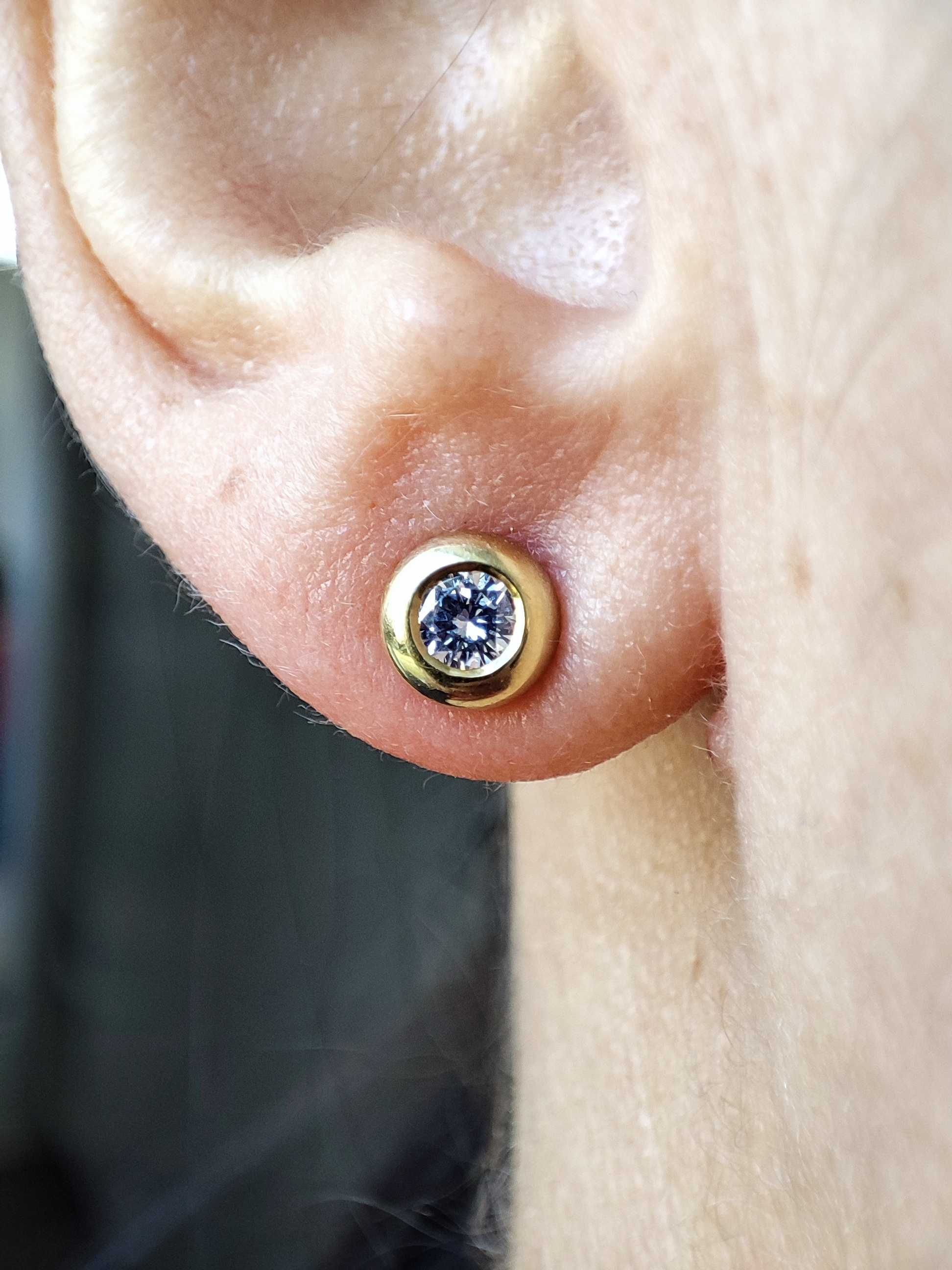 Cercei Aur Stud 14K Cu Diamante Button Style Bezel Diamant Unicat