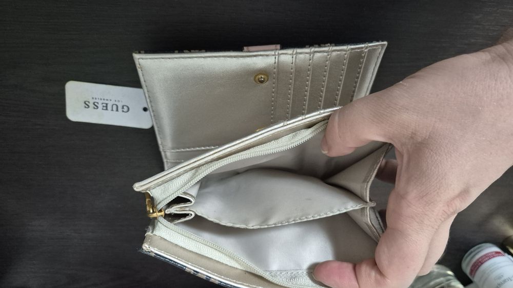 Дамско портмоне Guess