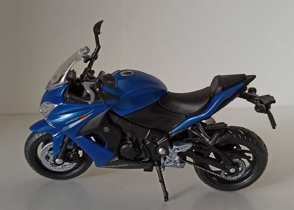 Macheta motocicleta Suzuki GSX-S1000F 2017 albastru - Welly 1/18