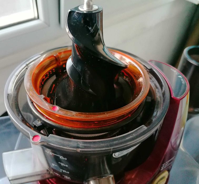 Storcator de fructe si legume cu presare la rece Kuvings B6000