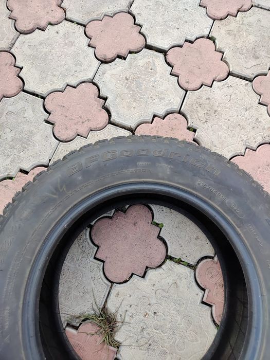 Продам отличные зимние шины 215/60/16