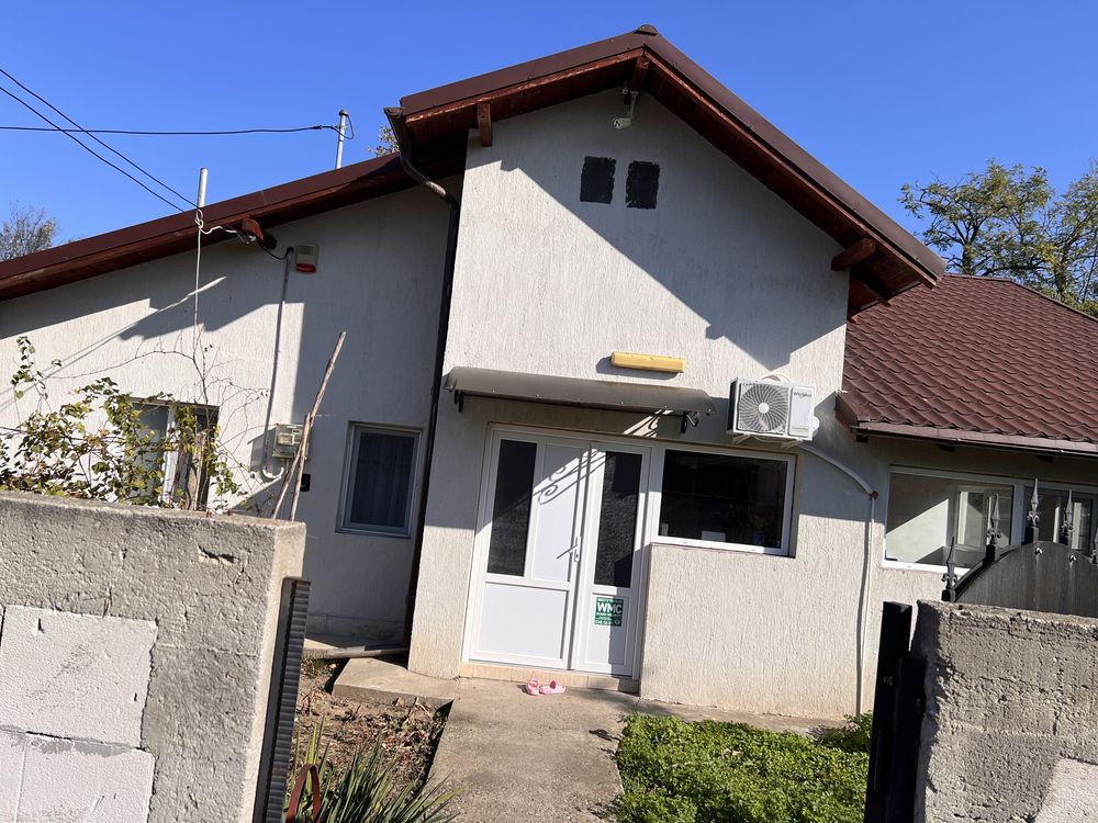 Vand casa cu teren