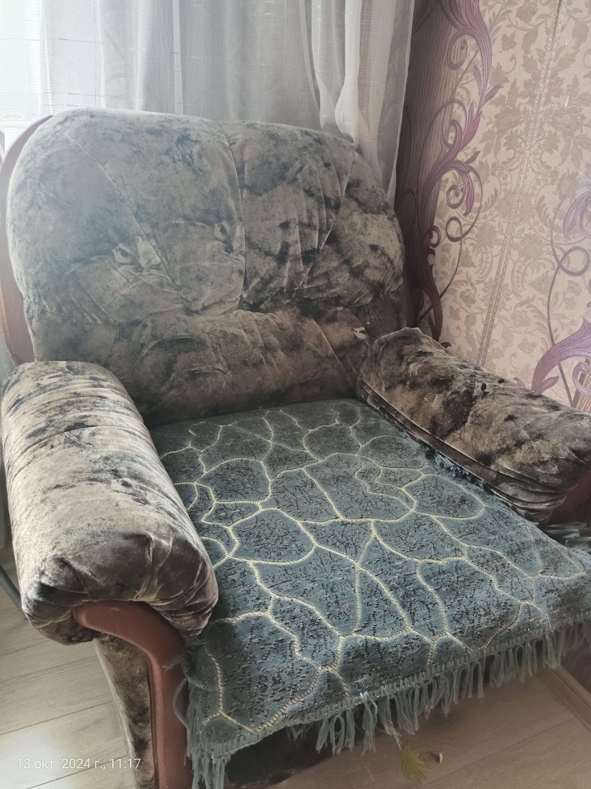 Продам диваны с креслом