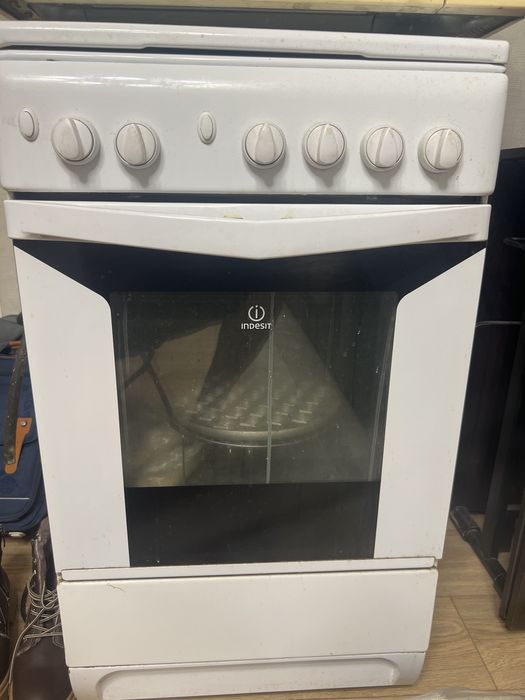 Продам газовую плиту Indesit