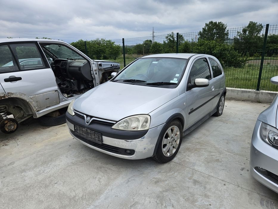 Опел Корса 1.2i НА ЧАСТИ