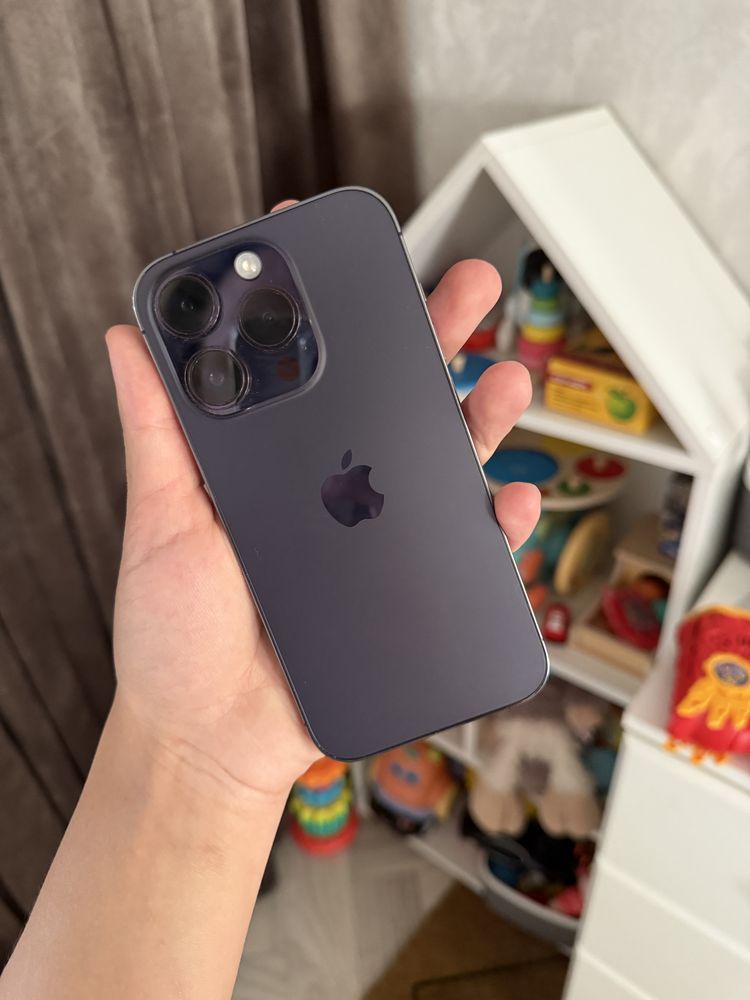 iPhone 14 Pro 128 ГБ • Отличное состояние + 6 чехлов