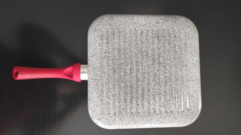 Грил тиган с мраморно каменно покритие